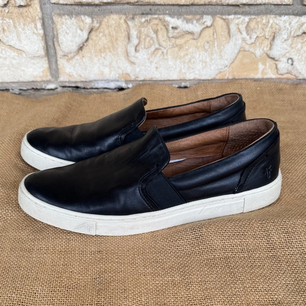 Frye Ivy Slip-On sneaker in black Leather Size 6 M